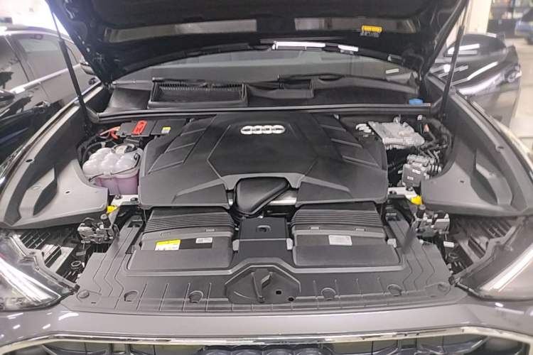 Used Audi Q8 2024 55 TFSI Luxury Dynamic Model Engine Bay