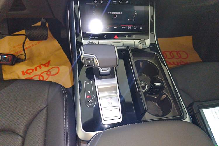Used Audi Q8 2024 55 TFSI Luxury Dynamic Model Gear Lever