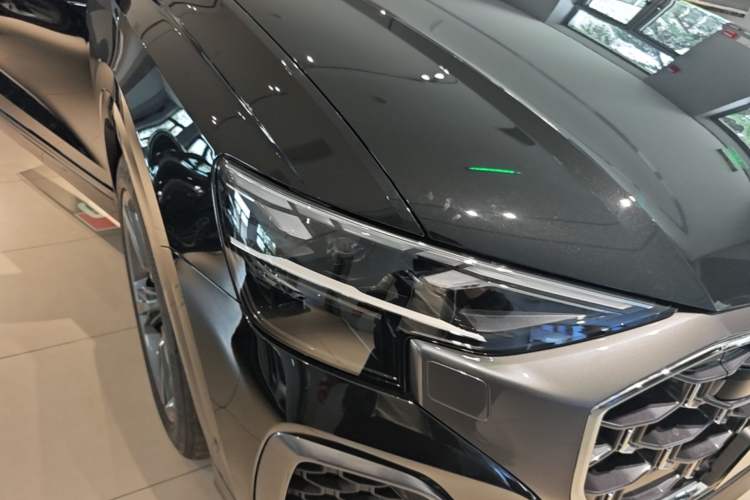 Used Audi Q8 2024 55 TFSI Luxury Dynamic Model Right Front Headlight