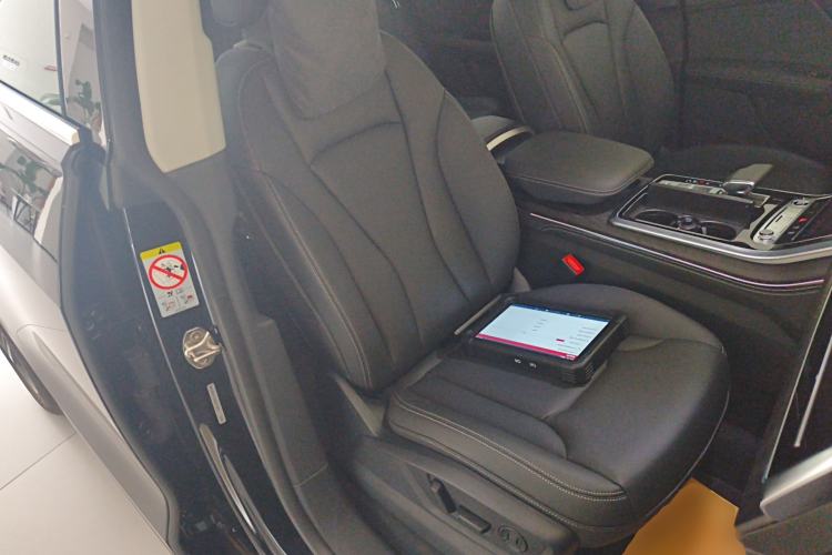 Used Audi Q8 2024 55 TFSI Luxury Dynamic Model Right Front Seat