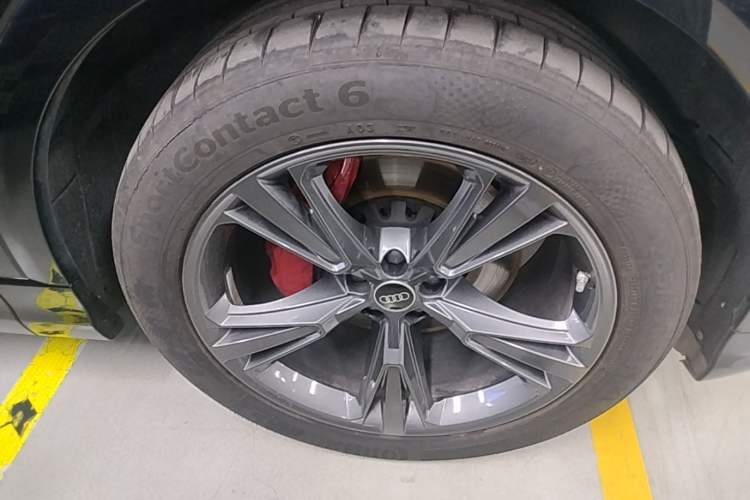 Used Audi Q8 2024 55 TFSI Luxury Dynamic Model Right Front Wheel Hub