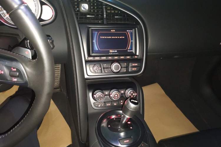 Used Audi R8 2007 4.2 FSI quattro Audio And AC Panel