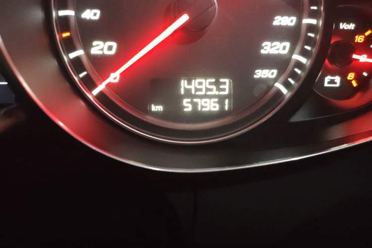 Used Audi R8 2007 4.2 FSI quattro Odometer Close Up