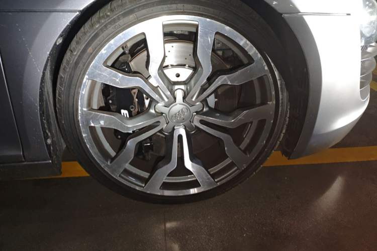 Used Audi R8 2007 4.2 FSI quattro Right Front Wheel Hub