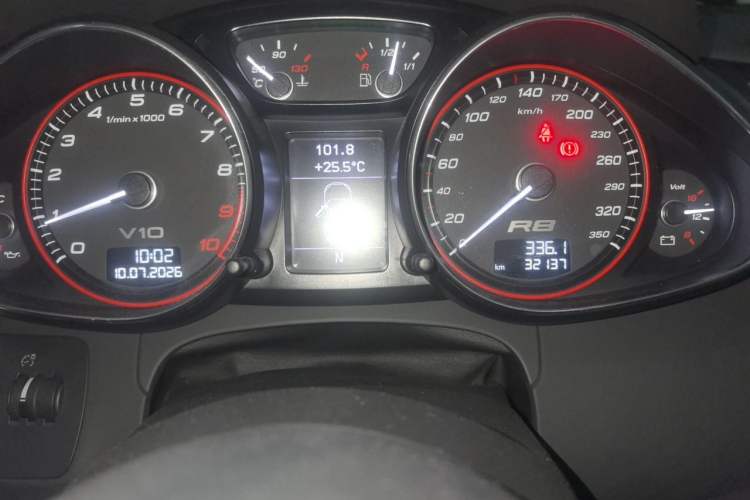 Used Audi R8 2010 5.2 FSI quattro Odometer Close Up