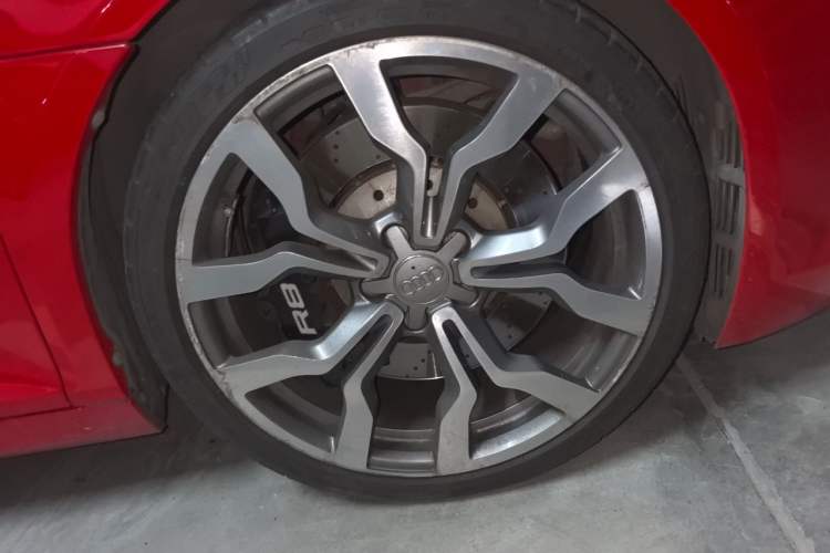 Used Audi R8 2010 5.2 FSI quattro Right Front Wheel Hub
