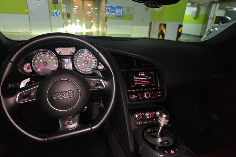 Used Audi R8 2014 Spyder 4.2 FSI quattro Center Console