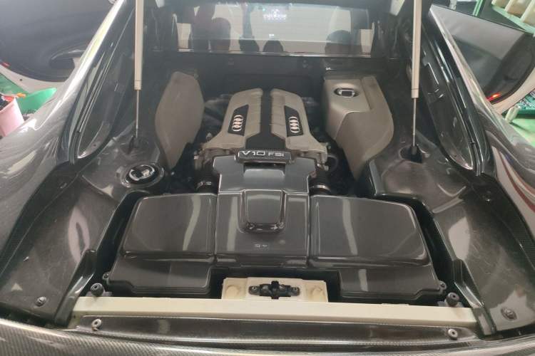 Used Audi R8 2014 4.2 FSI quattro Engine Bay