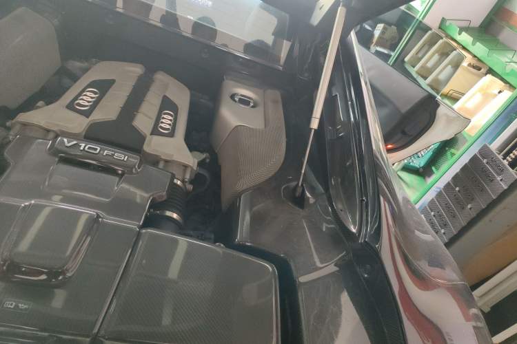 Used Audi R8 2014 4.2 FSI quattro Engine Bay Left