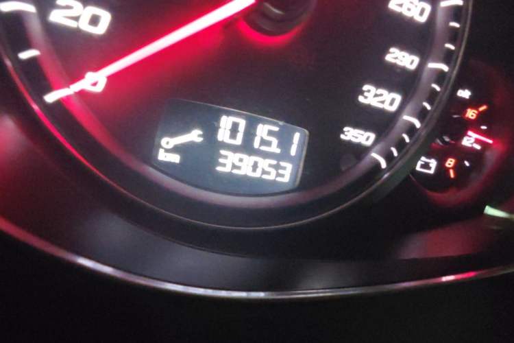 Used Audi R8 2014 Spyder 4.2 FSI quattro Odometer Close Up