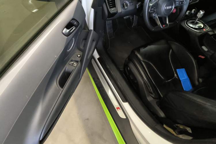 Used Audi R8 2014 5.2 FSI quattro Driver Seat
