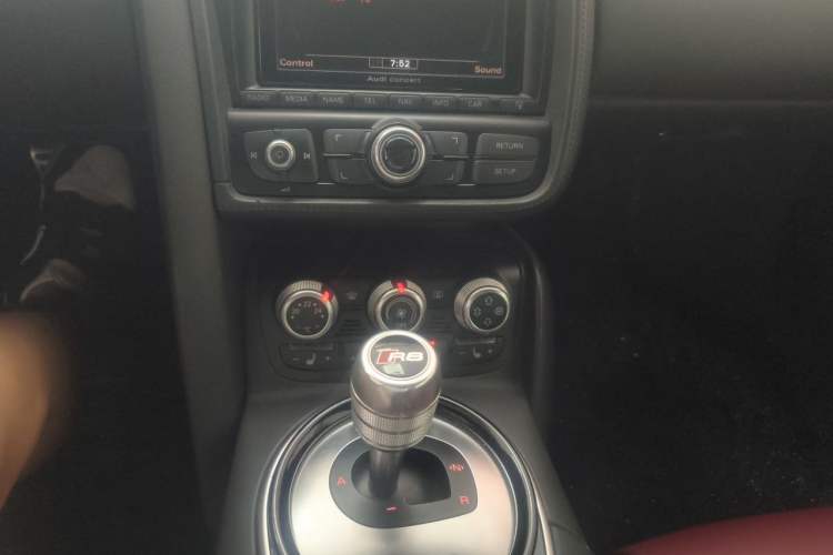 Used Audi R8 2014 4.2 FSI quattro Audio And AC Panel