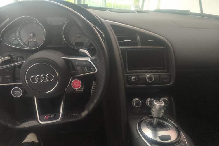 Used Audi R8 2014 4.2 FSI quattro Center Console