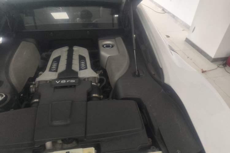 Used Audi R8 2014 4.2 FSI quattro Engine Bay Left