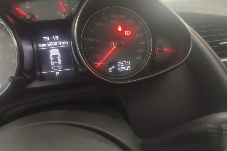 Used Audi R8 2014 4.2 FSI quattro Odometer Close Up