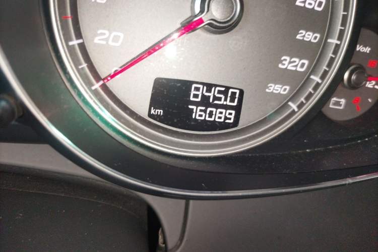 Used Audi R8 2014 4.2 FSI quattro Odometer Close Up