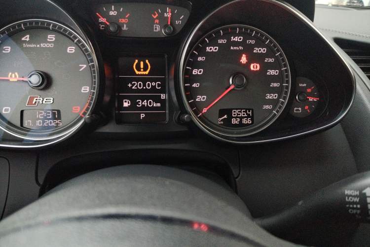 Used Audi R8 2014 4.2 FSI quattro Odometer Close Up