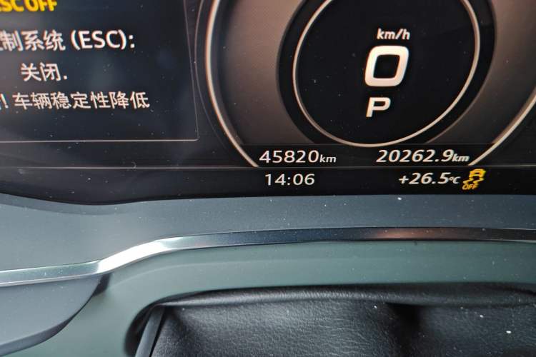 Used Audi R8 2016 V10 Coupe Performance Odometer Close Up