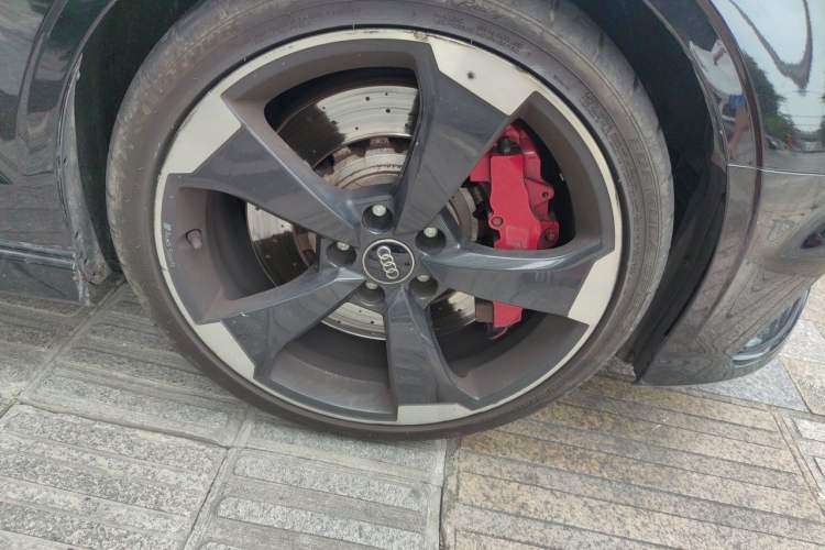 Used Audi RS 3 2017 RS 3 2.5T Limousine Right Front Wheel Hub