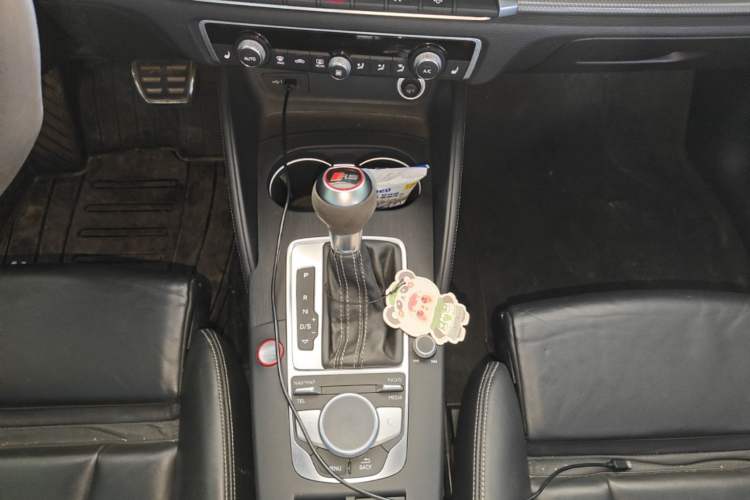 Used Audi RS 3 2017 RS 3 2.5T Limousine Gear Lever