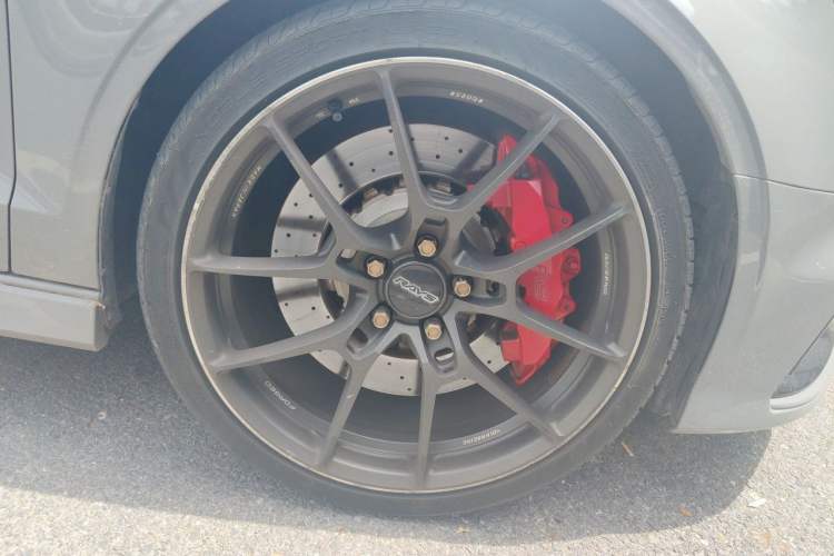 Used Audi RS 3 2017 RS 3 2.5T Limousine Right Front Wheel Hub