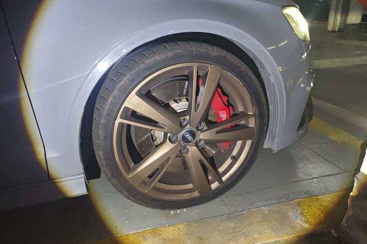 Used Audi RS 3 2017 RS 3 2.5T Limousine Right Front Wheel Hub