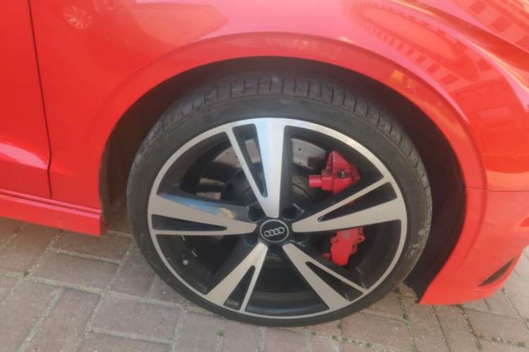 Used Audi RS 3 2017 RS 3 2.5T Limousine Right Front Wheel Hub