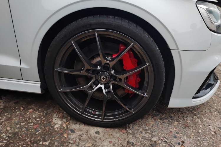 Used Audi RS 3 2017 RS 3 2.5T Limousine Right Front Wheel Hub