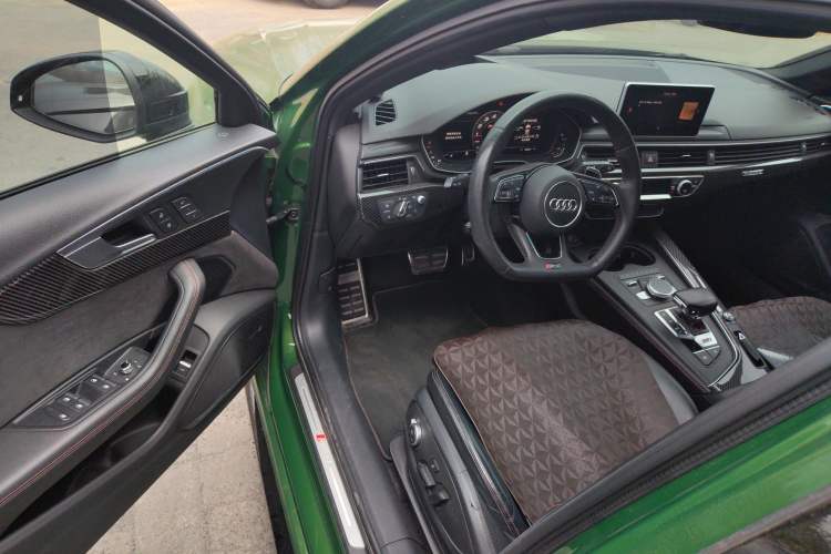 Used Audi RS 4 2019 RS 4 2.9T Avant Driver Seat