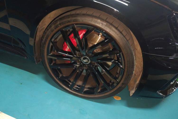 Used Audi RS 4 2021 RS4 Avant Obsidian Edition Right Front Wheel Hub