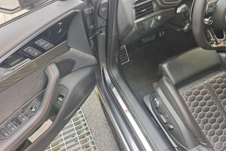 Used Audi RS 4 2021 RS4 Avant Obsidian Edition Driver Seat