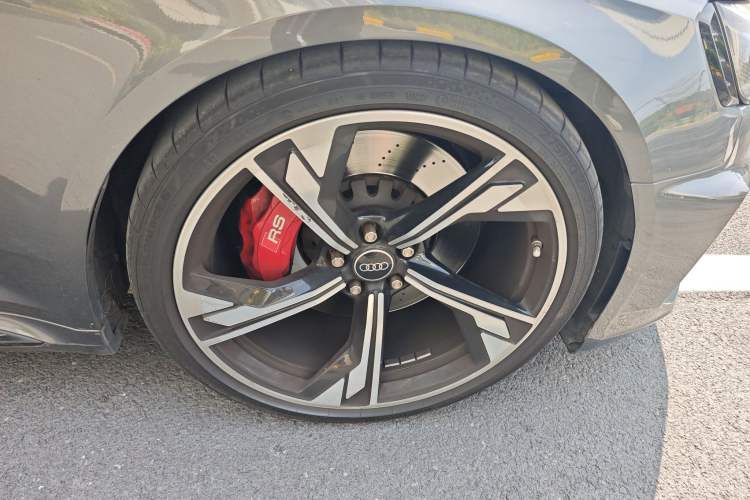 Used Audi RS 4 2021 RS4 Avant Obsidian Edition Right Front Wheel Hub