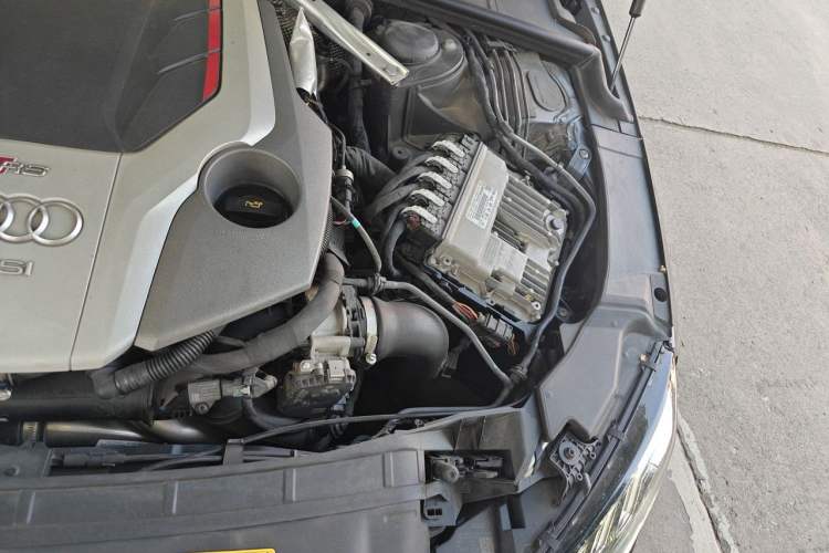 Used Audi RS 4 2022 RS4 Avant Obsidian Edition Engine Bay Left