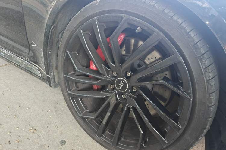 Used Audi RS 4 2022 RS4 Avant Obsidian Edition Right Front Wheel Hub