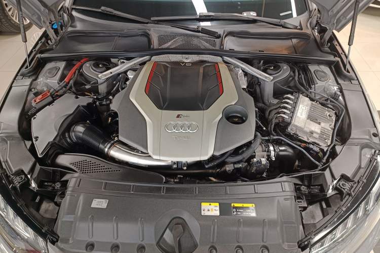 Used Audi RS 4 2022 RS4 Avant Obsidian Edition Engine Bay