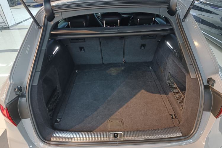 Used Audi RS 4 2022 RS4 Avant Obsidian Edition Trunk
