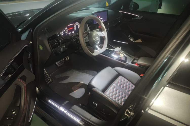 Used Audi RS 4 2022 RS4 Avant Obsidian Edition Driver Seat