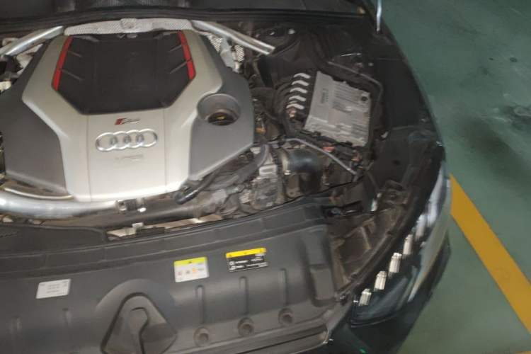 Used Audi RS 4 2022 RS4 Avant Obsidian Edition Engine Bay Left