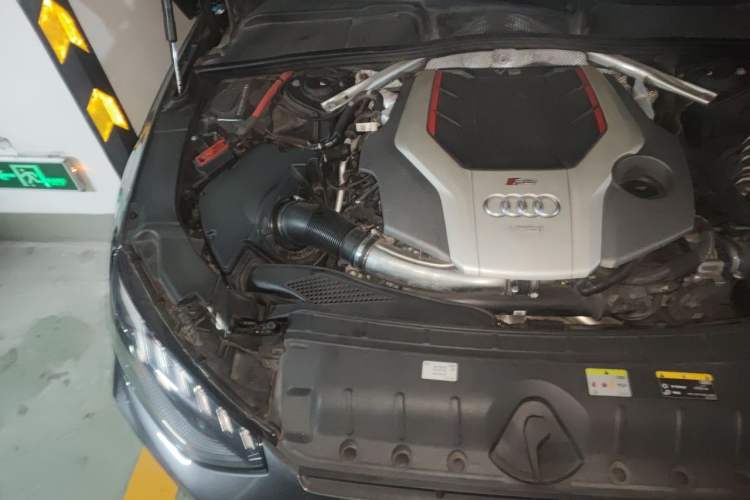 Used Audi RS 4 2022 RS4 Avant Obsidian Edition Engine Bay Right