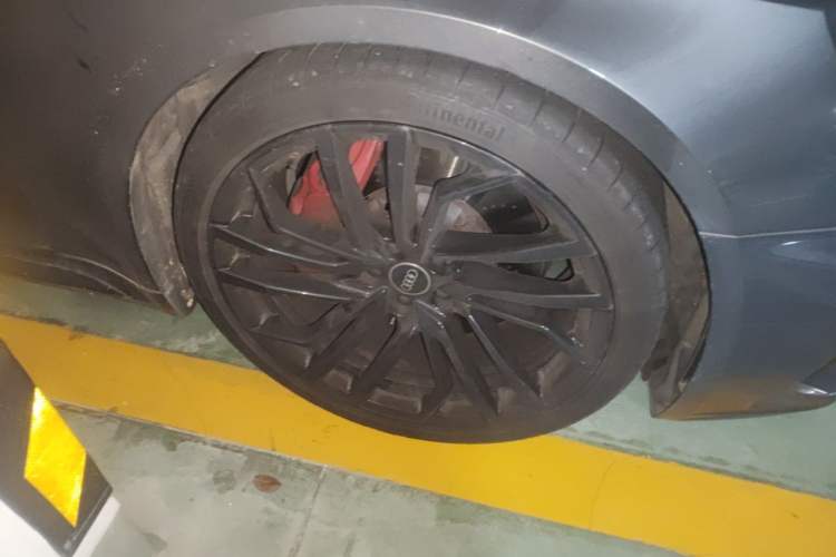 Used Audi RS 4 2022 RS4 Avant Obsidian Edition Right Front Wheel Hub