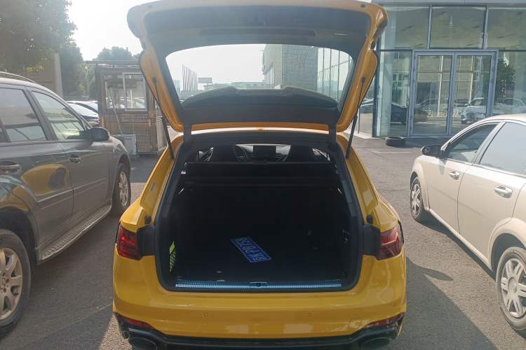 Used Audi RS 4 2023 RS4 Avant Obsidian Edition Trunk