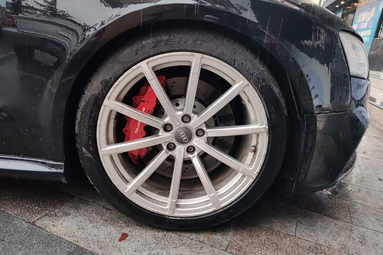 Used Audi RS 5 2012 RS 5 Coupe Right Front Wheel Hub