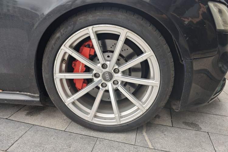 Used Audi RS 5 2012 RS 5 Coupe Right Front Wheel Hub