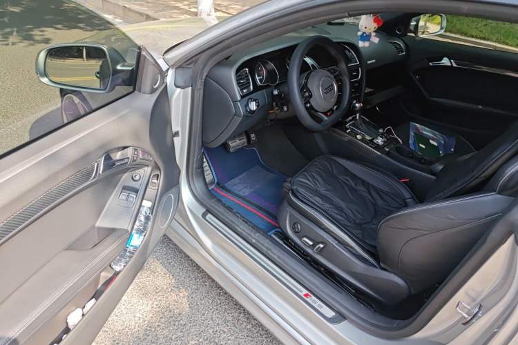 Used Audi RS 5 2012 RS 5 Coupe Driver Seat