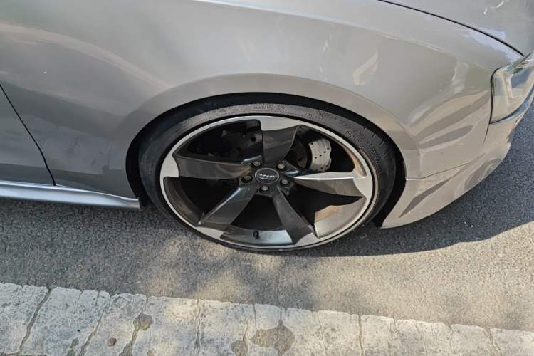 Used Audi RS 5 2012 RS 5 Coupe Right Front Wheel Hub