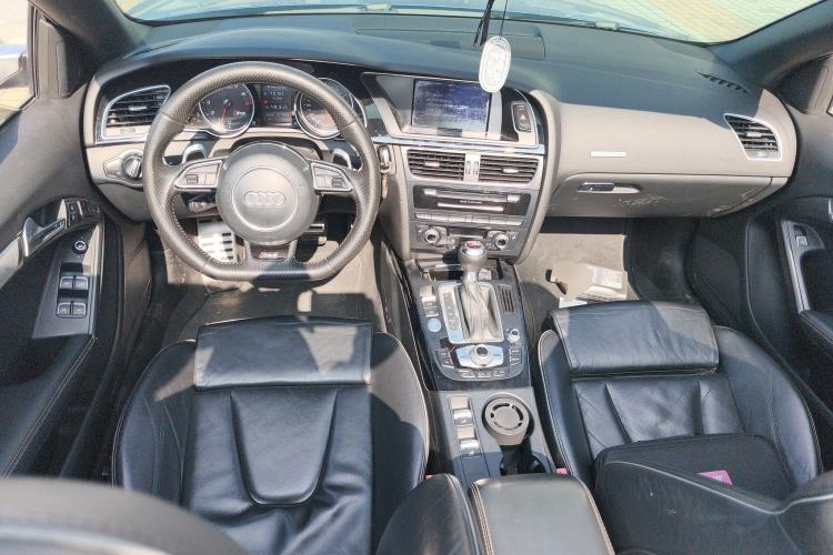 Used Audi RS 5 2013 RS 5 Cabriolet Center Console