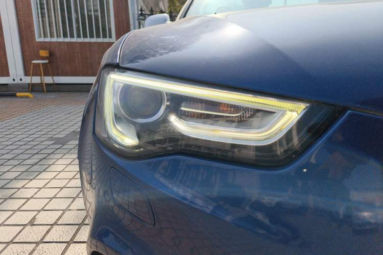 Used Audi RS 5 2013 RS 5 Cabriolet Right Front Headlight
