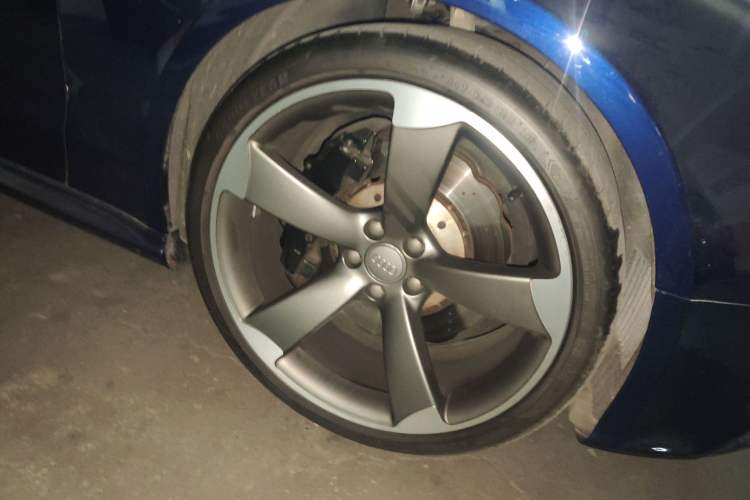 Used Audi RS 5 2013 RS 5 Cabriolet Right Front Wheel Hub