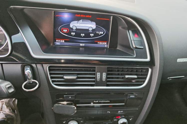 Used Audi RS 5 2013 RS 5 Cabriolet Audio And AC Panel