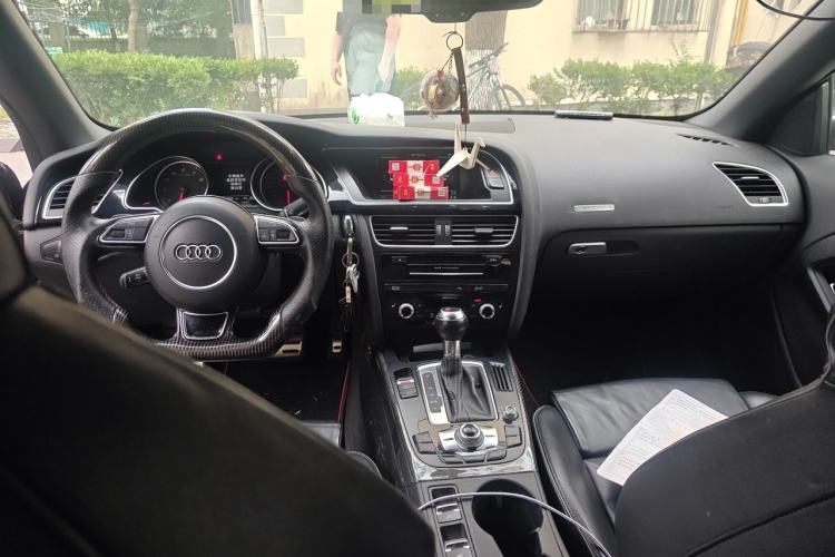 Used Audi RS 5 2013 RS 5 Cabriolet Center Console